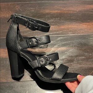 7.5 Womens Black Strappy Heels Simply Vera Preloved in great condition